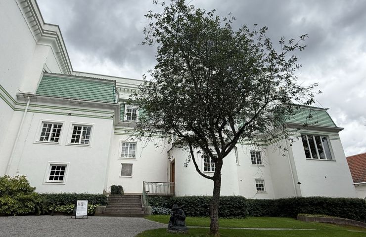 The Thiel Gallery