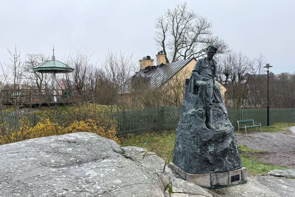 Strindberg statue