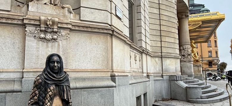 Staty av Margareta Krook