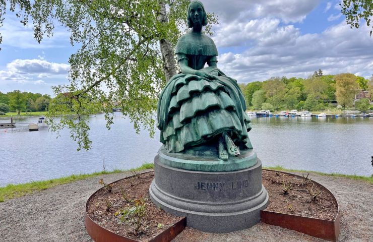 Jenny Lind Statue
