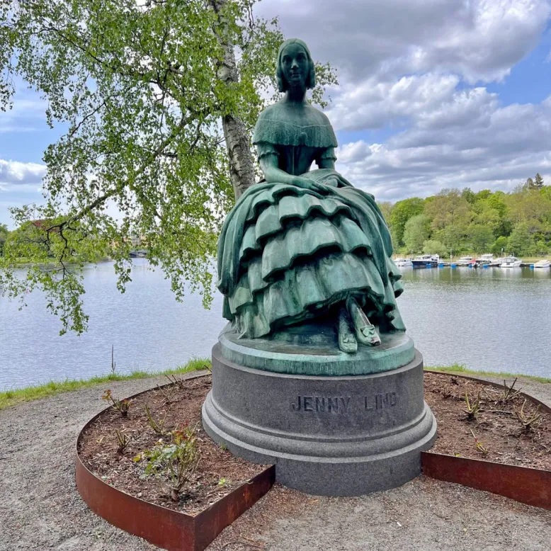 Jenny Lind Statue