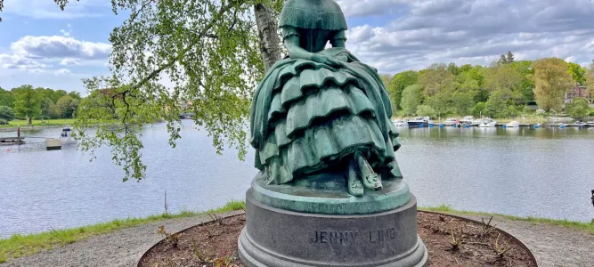 Jenny Lind Statue