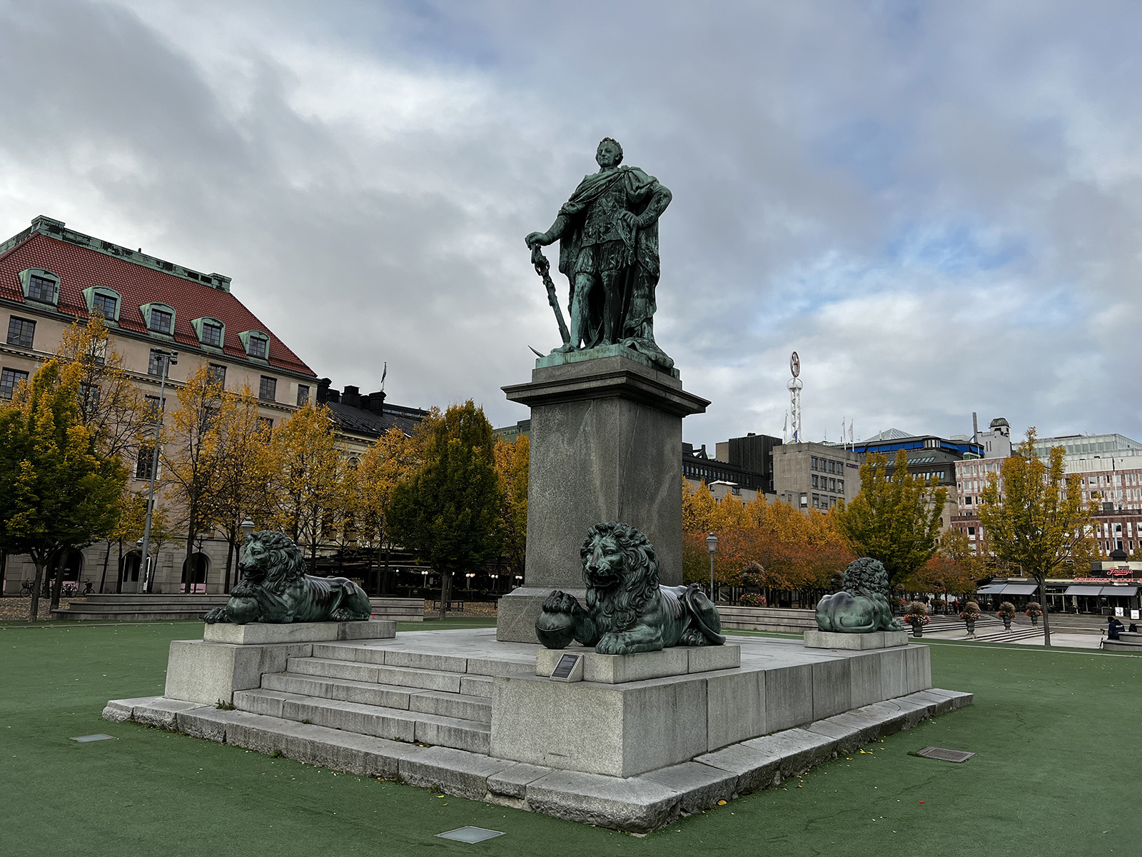 Karl XIII Statue