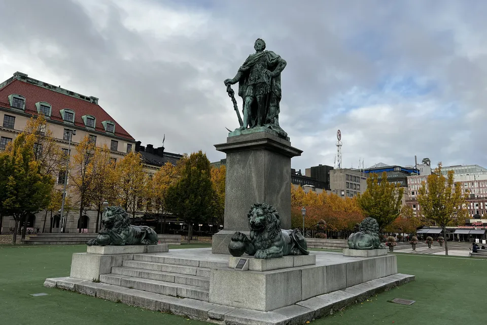 Karl XIII Statue