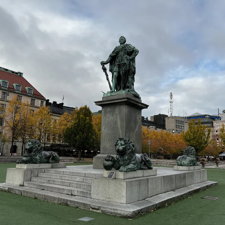 Karl XIII Statue