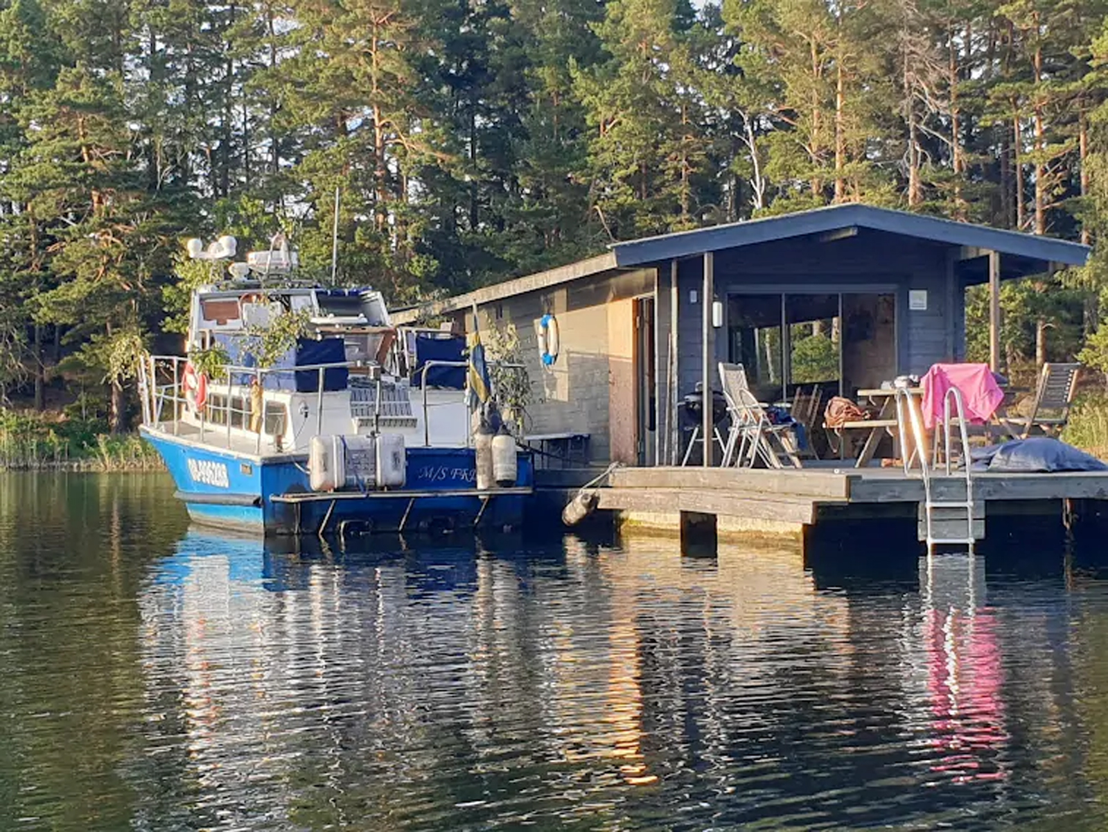 Private Boat Tour to our sauna raft GÄLLNÖ