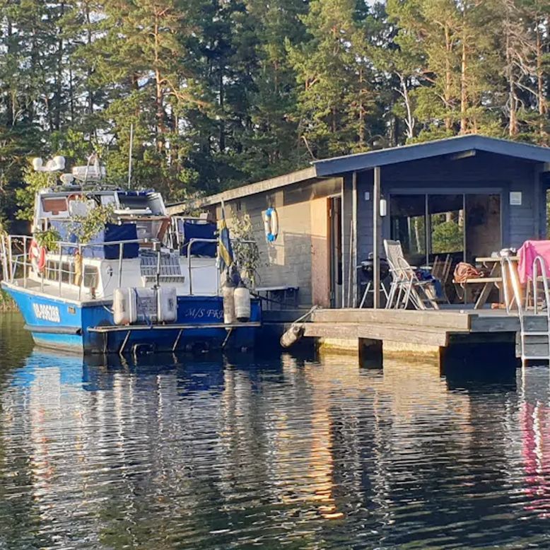 Private Boat Tour to our sauna raft GÄLLNÖ