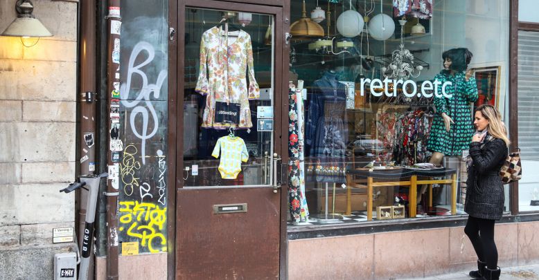 Vintage shopping in Sofo, the "trendy" distric ...